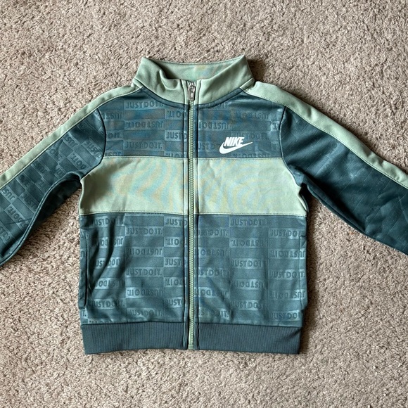 Nike Toddler 2 Piece Tracksuit Set - Picture 1 of 6